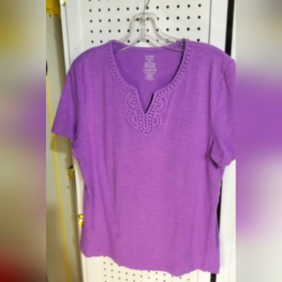 2-4-10$ George classics Tee with embroidered neck line - Picture 1 of 2